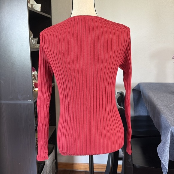 White House Black Market Women’s Size Large Ribbed Burnt Orange V Neck Sweater - Picture 2 of 5